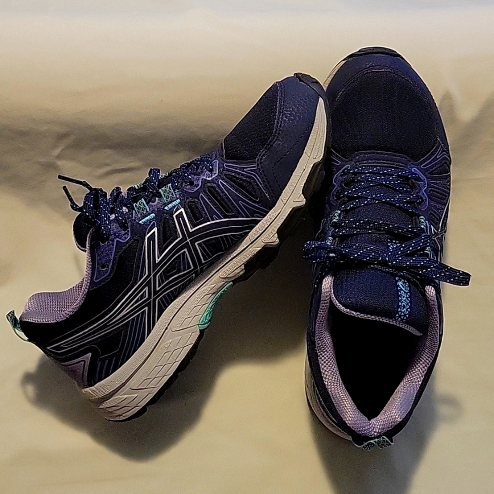 Women's ASICS Gel- Venture Running 🏃‍♀️ Shoes. Size 9